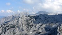 ..hinten die Schwerwand und der Scheiblingkogel..