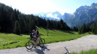 ..Blick auf den Dachstein und Gosaukamm..