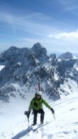 ..Ausstieg der Rinne mit Blick auf den Dachstein..