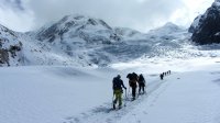 ..im Hintergrund der spaltige Zwillingsgletscher..