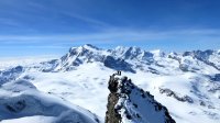 ..Conny und Christian am Vorgipfel, im Hintergrund Nordend, Dufourspitze und Liskamm..