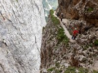 ..ausgesetzter Abstieg vom Gamsband des Piz Ciavazes..