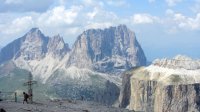 ..am Gipfel des Sass Pordoi..im Hintergrund Plattkofel, Langkofel und Piz Ciavazes..